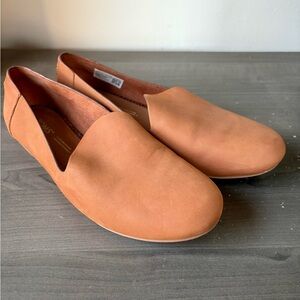 TOMS Tan Flats for Women 7.5
